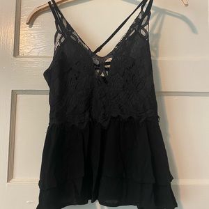 Small lace entro black top